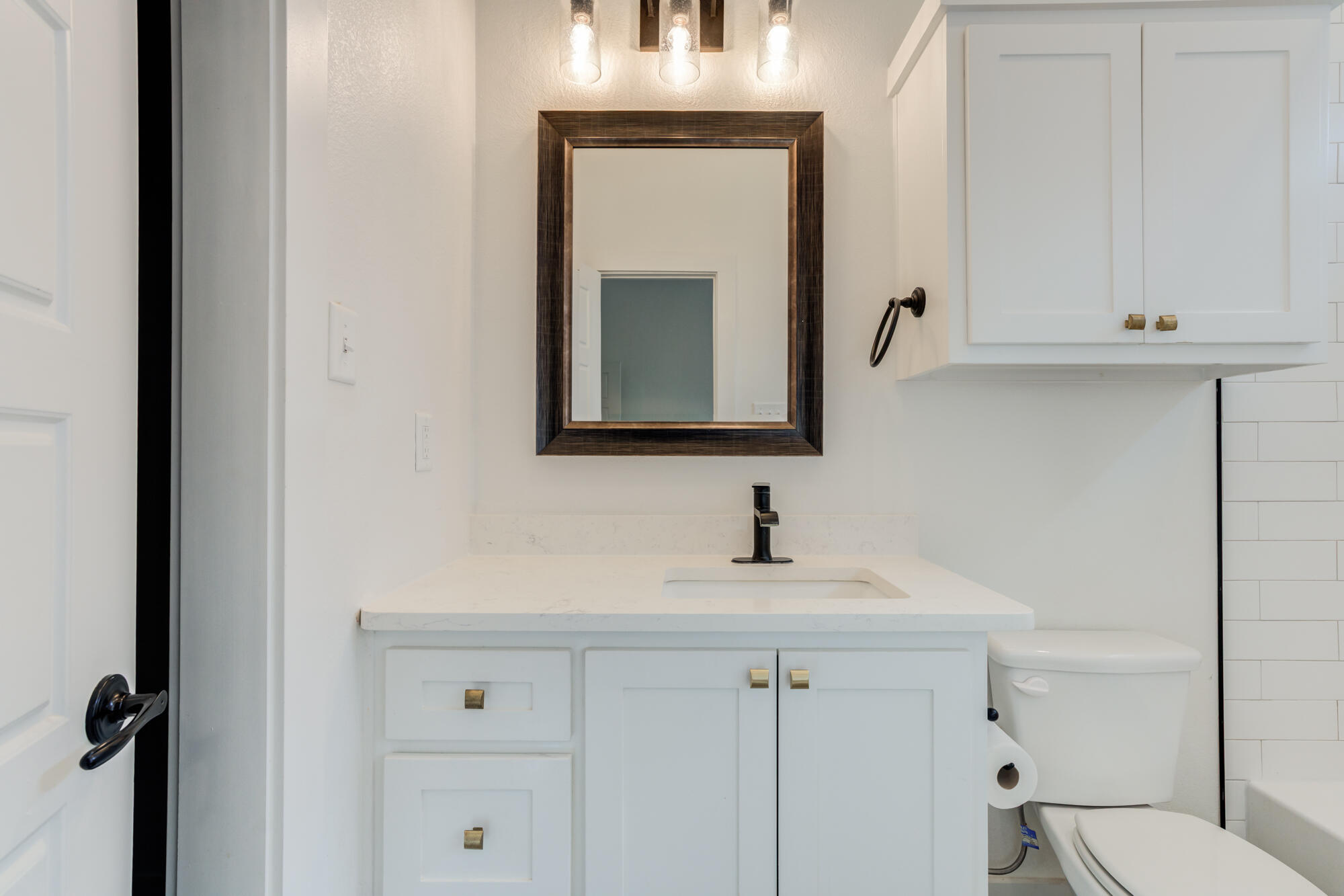 9003 County Road 6875 Lubbock, TX 79407 - Photo 20 of 31 en suite bathroom