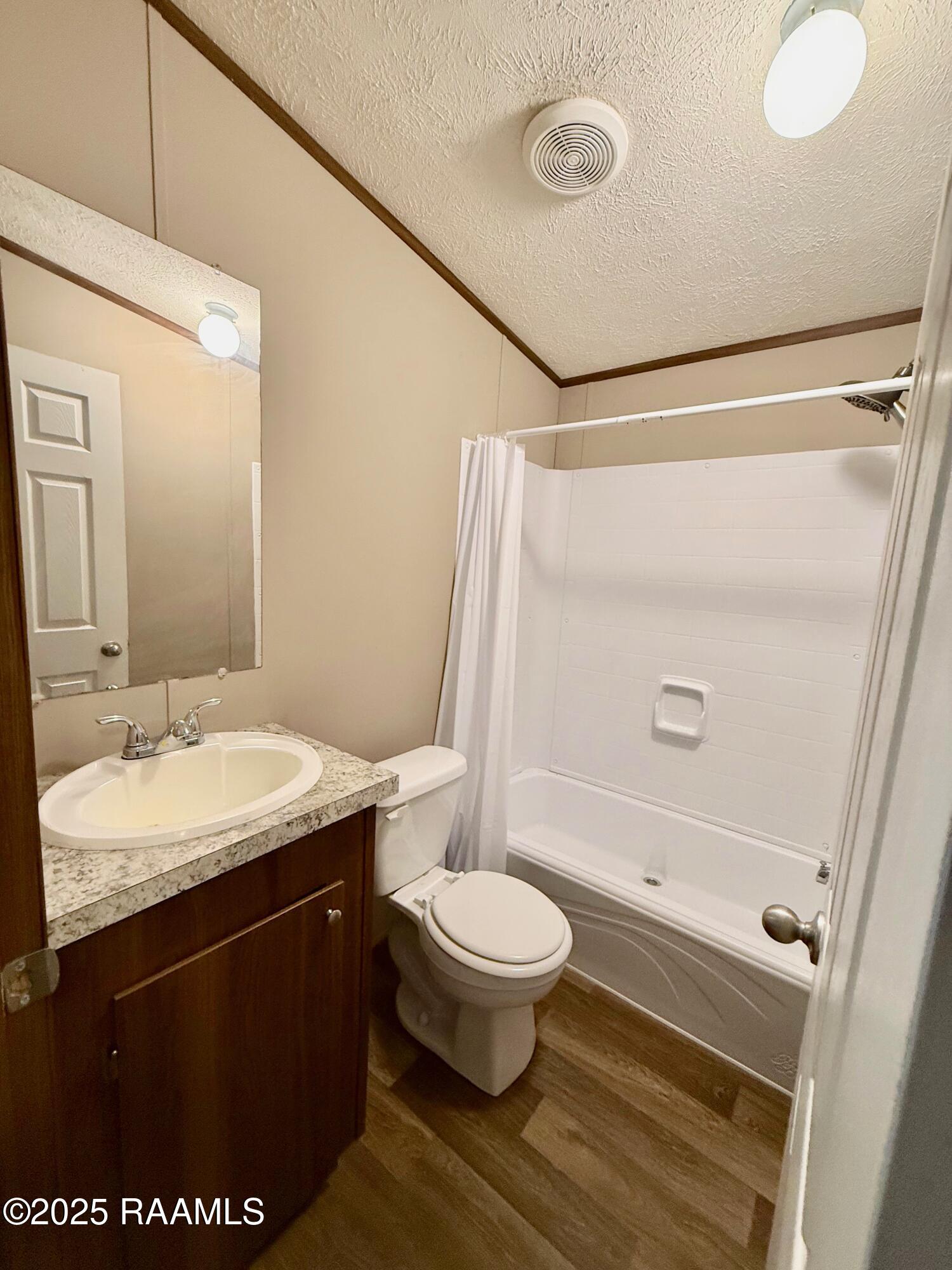 125 La Rue Cannes Duson, LA 70529 - Photo 28 of 40 2nd bathroom