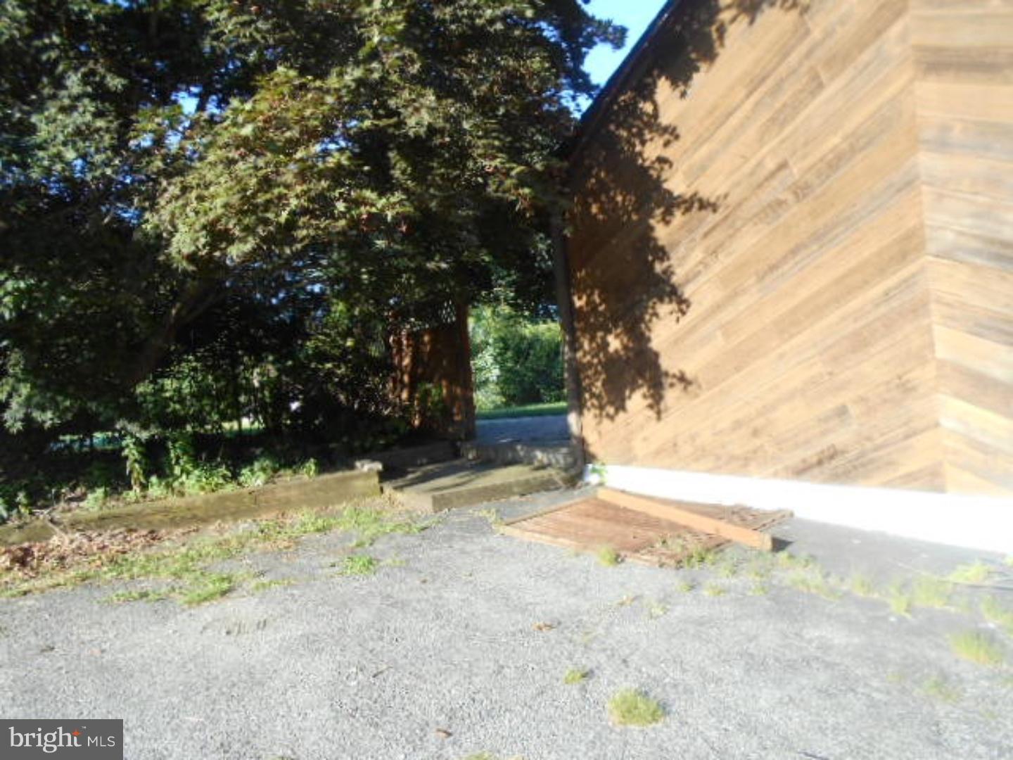 2074 Dutton Mill Road Newtown Square, PA 19073 - Photo 3 of 18 Exterior