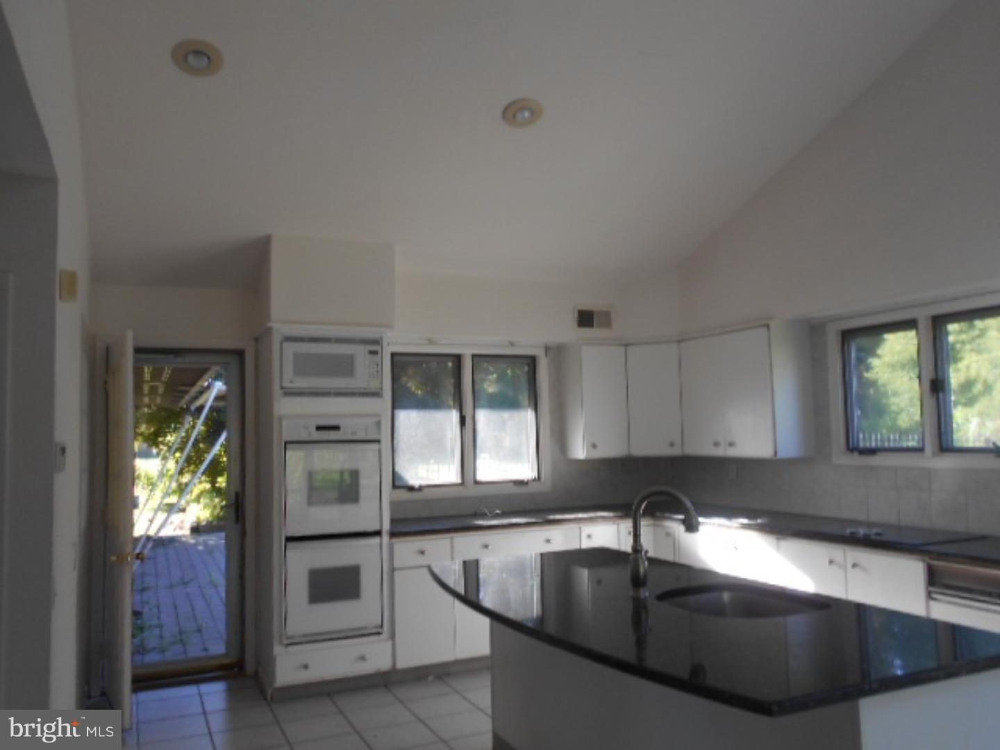 2074 Dutton Mill Road Newtown Square, PA 19073 - Photo 8 of 18 Kitchen