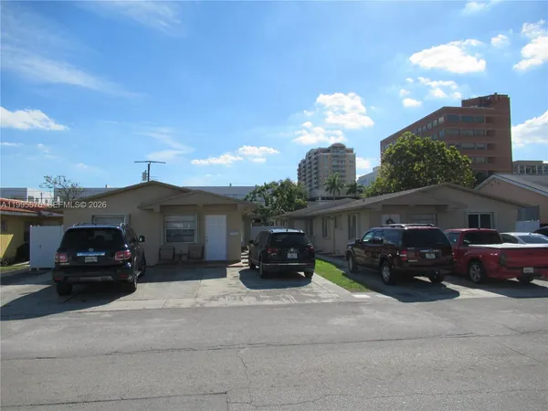 $2,595 | 3674 Southwest 25th Terrace, Unit 3674, Miami, FL 33133