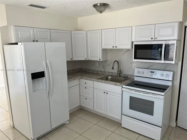 $2,595 | 3674 Southwest 25th Terrace, Unit 3674, Miami, FL 33133