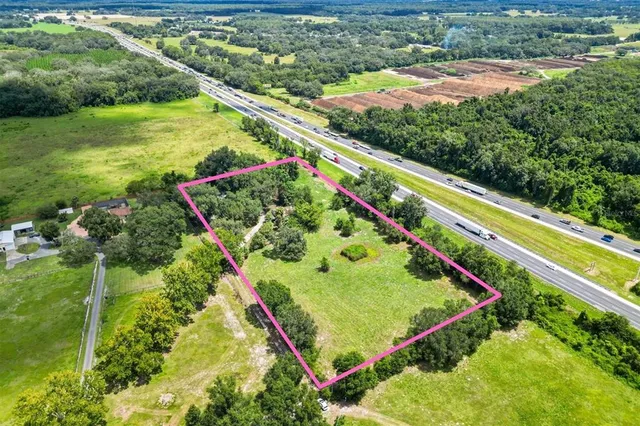 a view of a tennis court