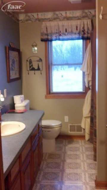8450 East Coldwater Road Davison, MI 48423 - Photo 9 of 13 20391873-8.JPG