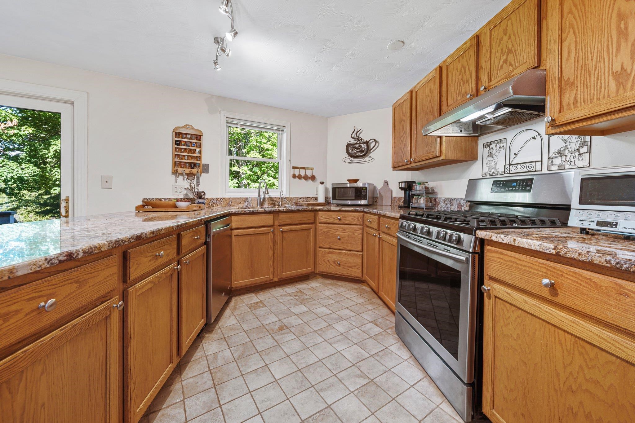 6 Holt Road Deerfield, NH 03037 - Photo 11 of 40