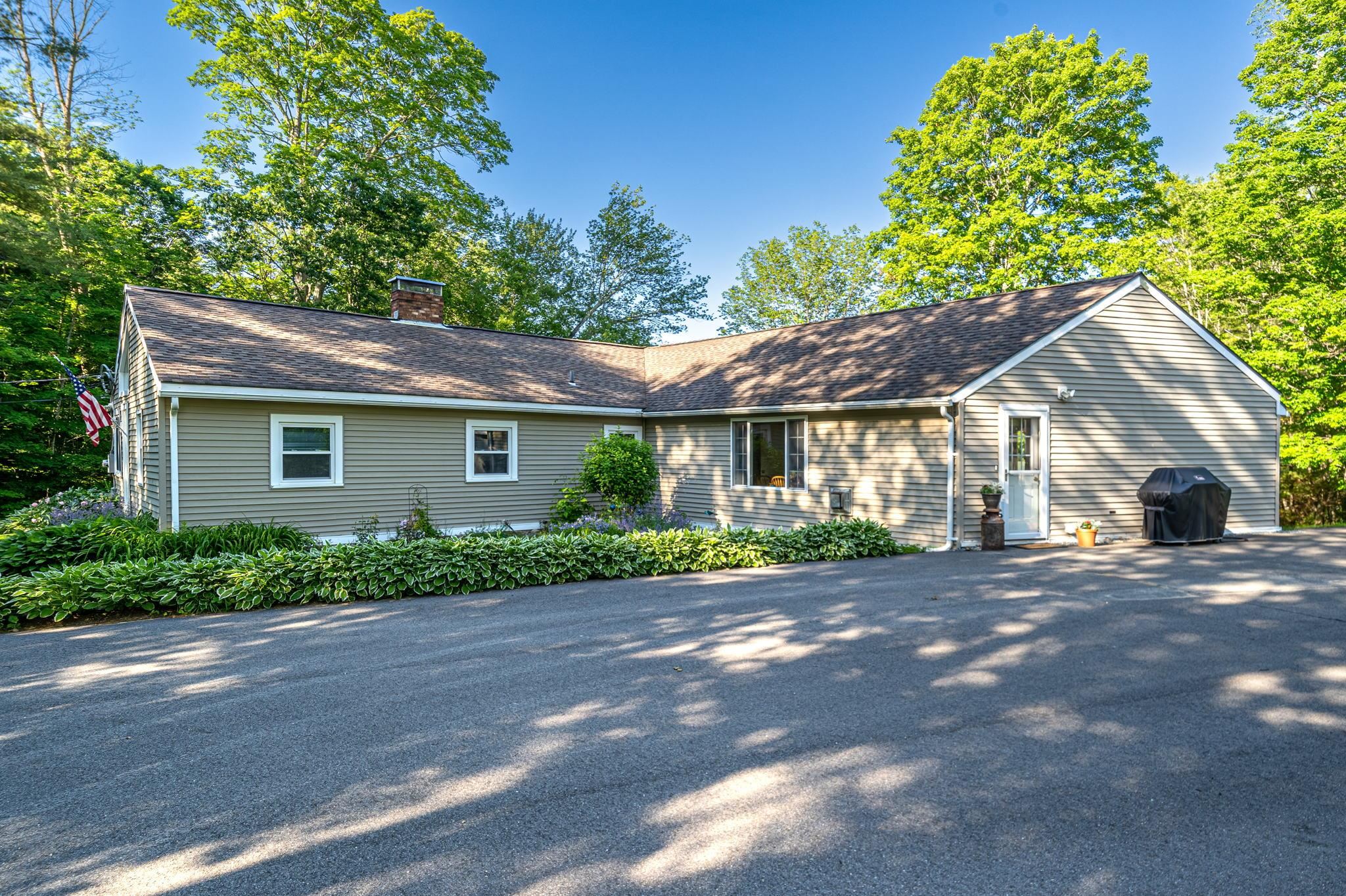 6 Holt Road Deerfield, NH 03037 - Photo 3 of 40