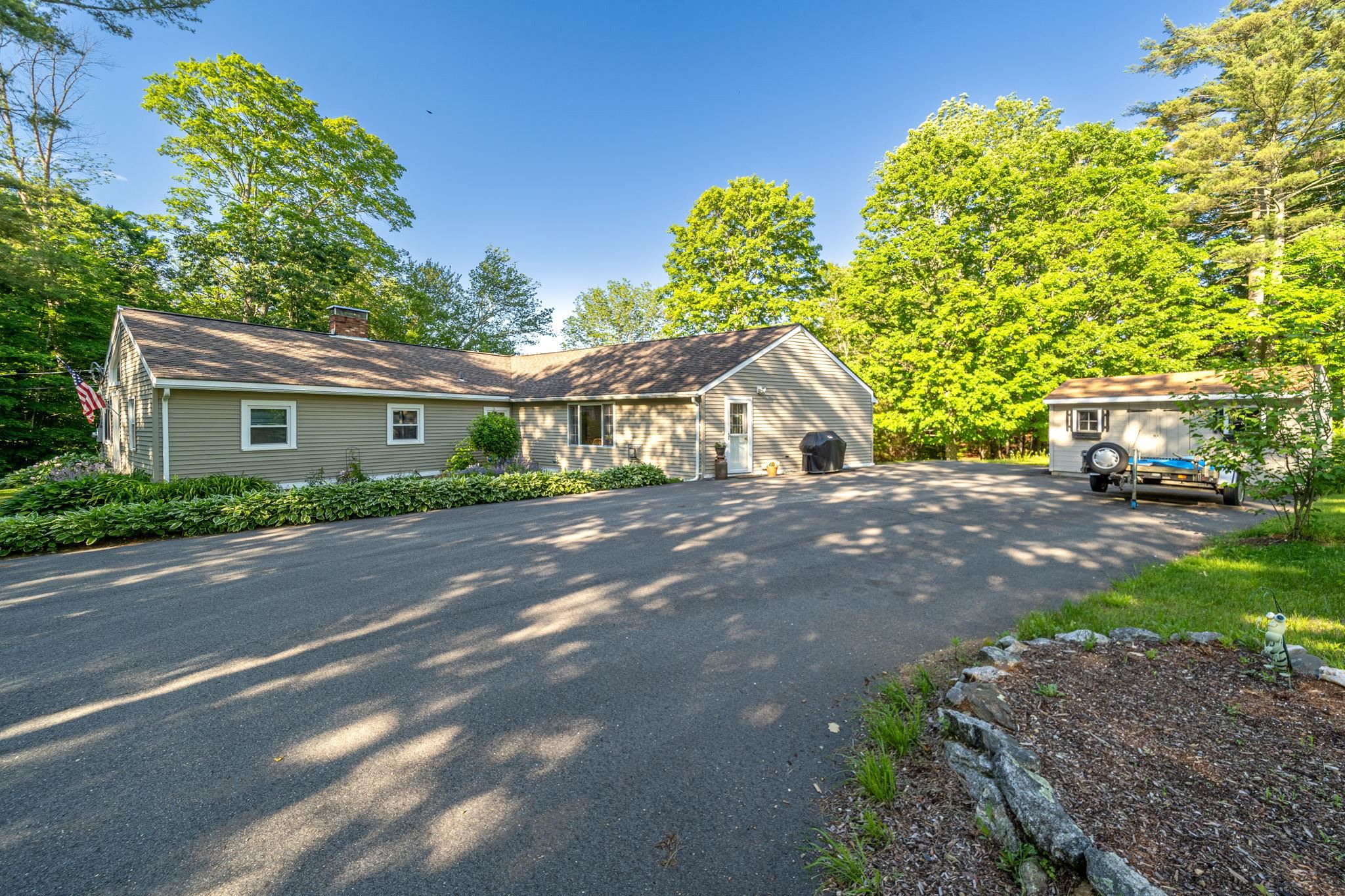 6 Holt Road Deerfield, NH 03037 - Photo 4 of 40