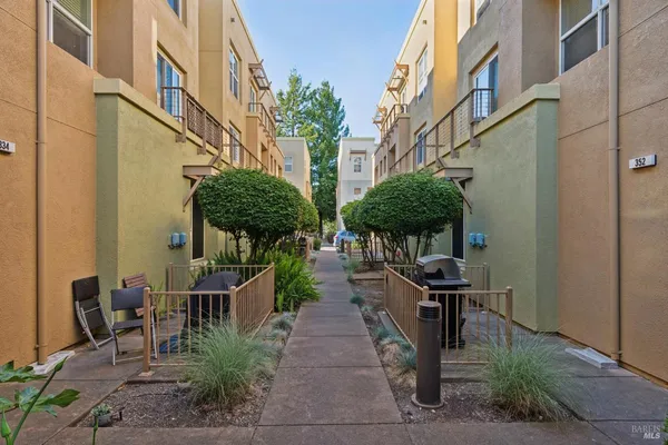 $470,000 | 352 City Center Drive, Rohnert Park, CA 94928