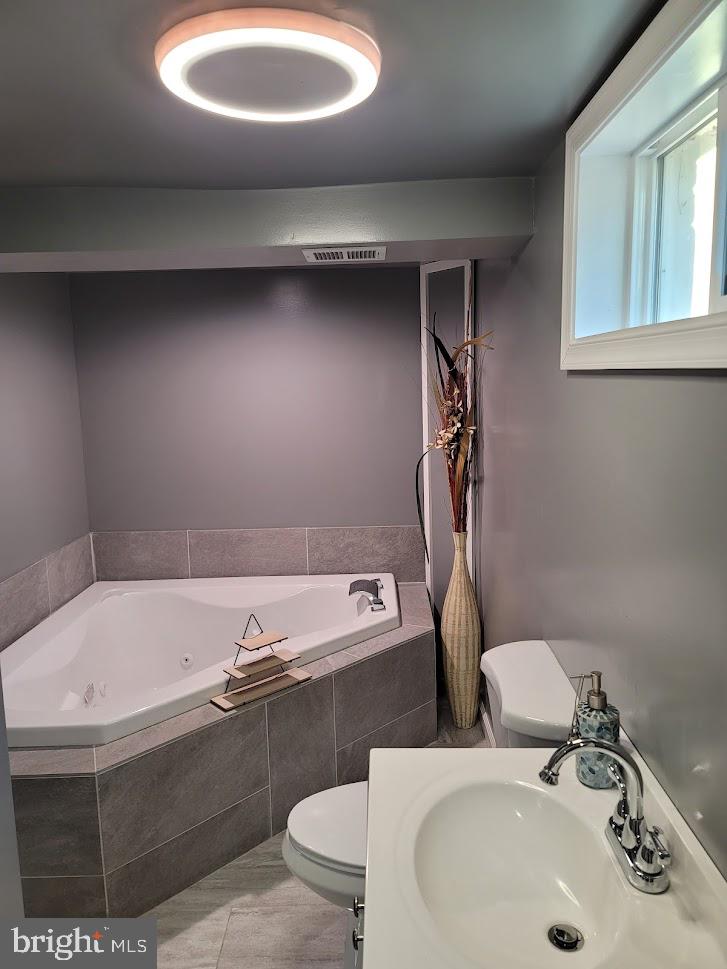 7408 Rockridge Road Baltimore, MD 21208 - Photo 10 of 14 Super gorgeous full bath with Jacuzzi tub