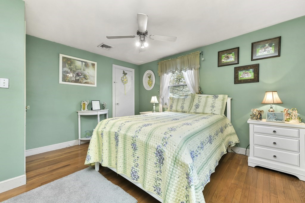 40 Robinwood Road Dedham, MA 02026 - Photo 17 of 34 Gallery Image 17