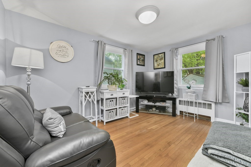 40 Robinwood Road Dedham, MA 02026 - Photo 18 of 34 Gallery Image 18