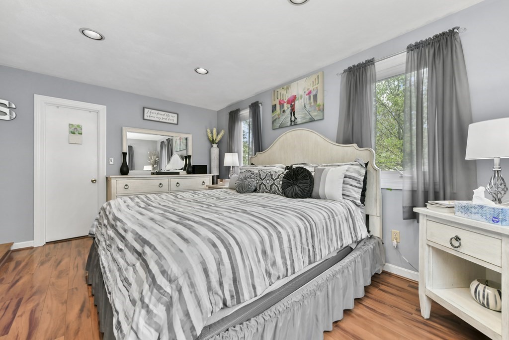 40 Robinwood Road Dedham, MA 02026 - Photo 28 of 34 Gallery Image 28