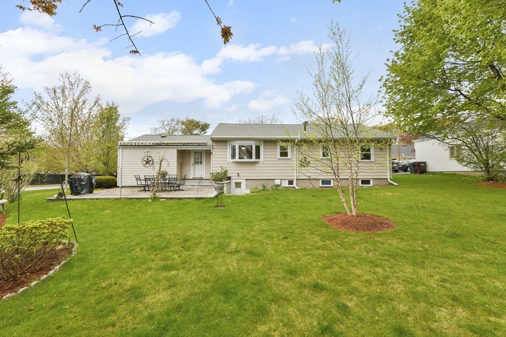 40 Robinwood Road Dedham, MA 02026 - Photo 5 of 34 Gallery Image 5