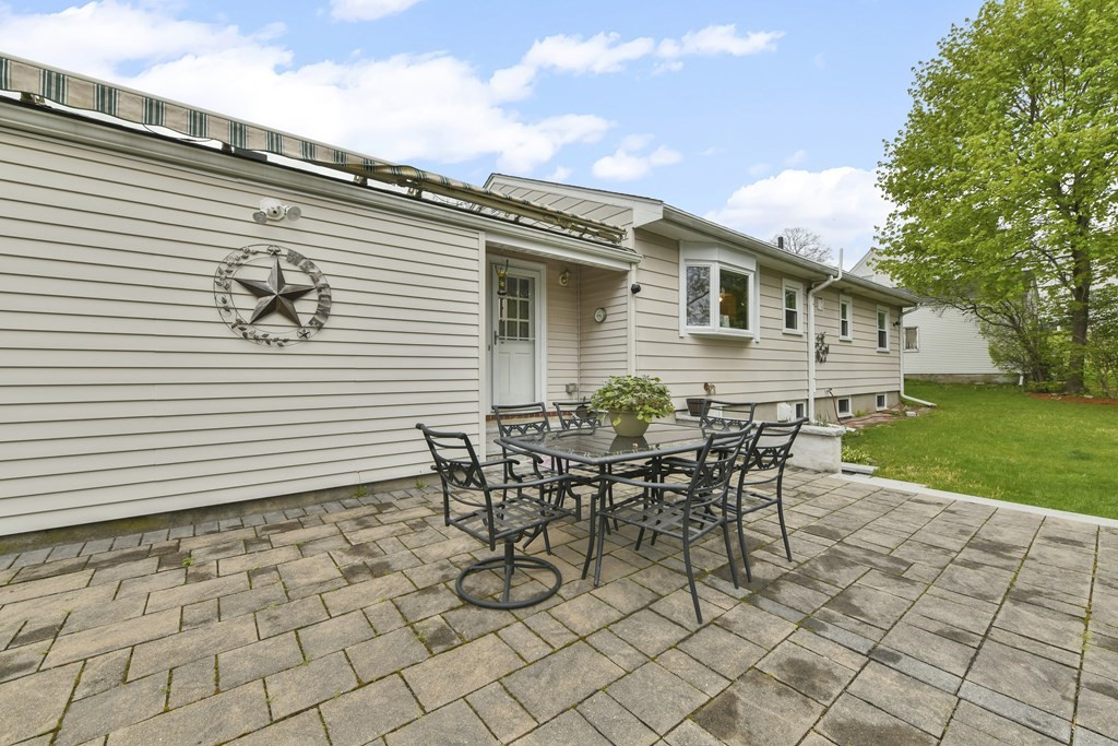 40 Robinwood Road Dedham, MA 02026 - Photo 9 of 34 Gallery Image 9