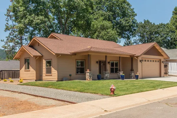 $459,000 | 220 Fairway Drive, Weaverville, CA 96093