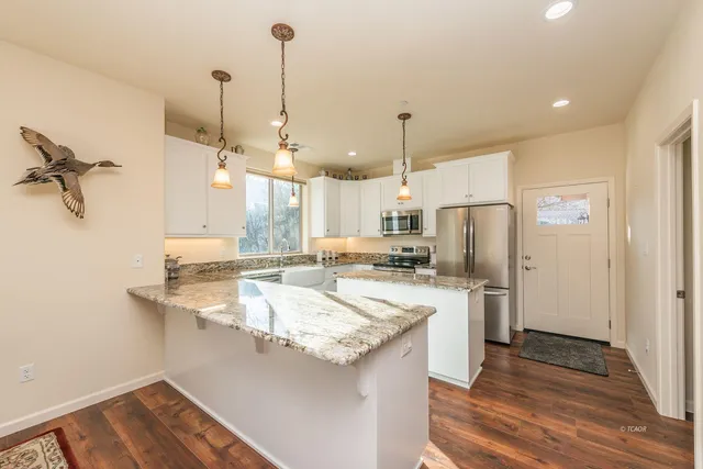 $469,000 | 220 Fairway Drive, Weaverville, CA 96093