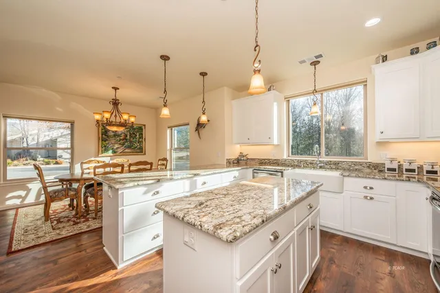 $469,000 | 220 Fairway Drive, Weaverville, CA 96093