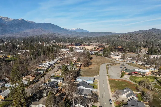 $469,000 | 220 Fairway Drive, Weaverville, CA 96093