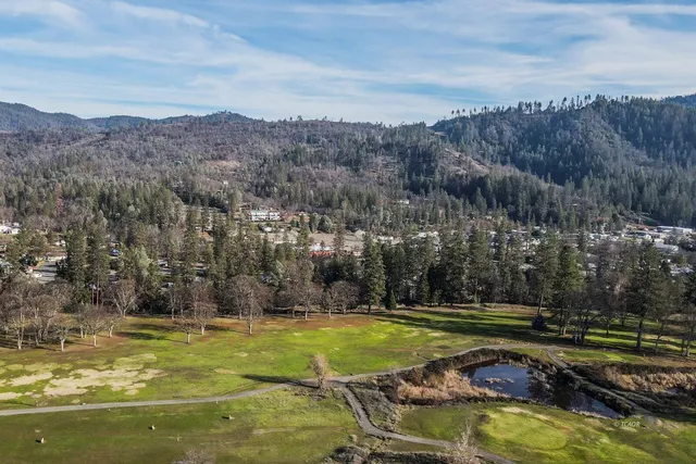 $469,000 | 220 Fairway Drive, Weaverville, CA 96093