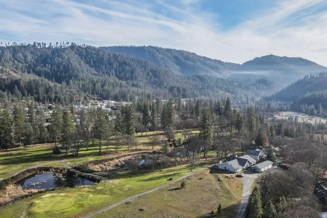 $469,000 | 220 Fairway Drive, Weaverville, CA 96093
