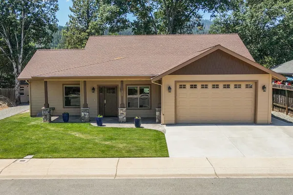 $459,000 | 220 Fairway Drive, Weaverville, CA 96093