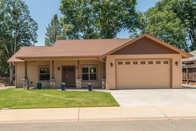 $469,000 | 220 Fairway Drive, Weaverville, CA 96093