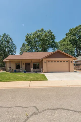 $469,000 | 220 Fairway Drive, Weaverville, CA 96093