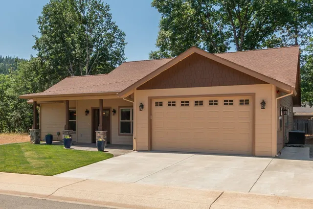 $469,000 | 220 Fairway Drive, Weaverville, CA 96093