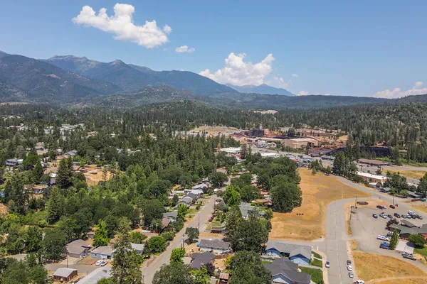 $459,000 | 220 Fairway Drive, Weaverville, CA 96093