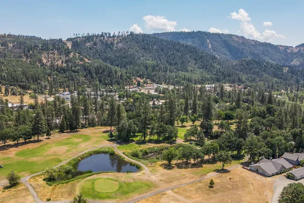 $459,000 | 220 Fairway Drive, Weaverville, CA 96093