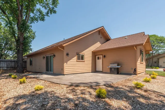 $469,000 | 220 Fairway Drive, Weaverville, CA 96093