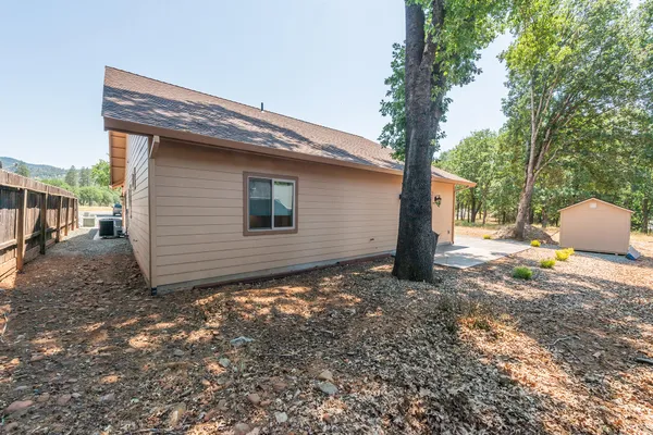 $459,000 | 220 Fairway Drive, Weaverville, CA 96093
