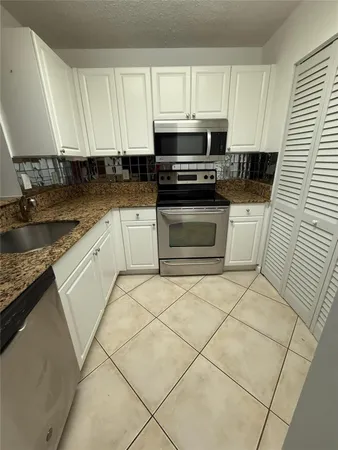 $2,150 | 2731 Ocean Club Boulevard, Unit 107, Hollywood, FL 33019