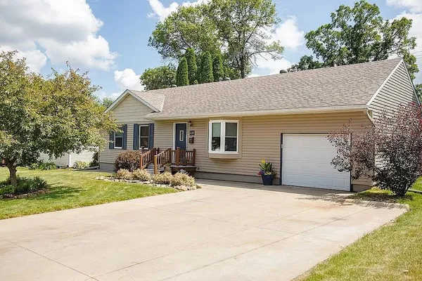 $365,000 | 500 6th Street Northeast, Stewartville, MN 55976