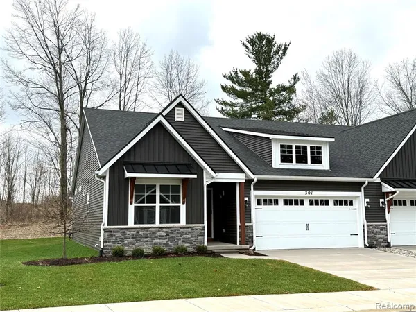 $499,900 | 301 Canyon Creek Court, Unit 28, Howell, MI 48843