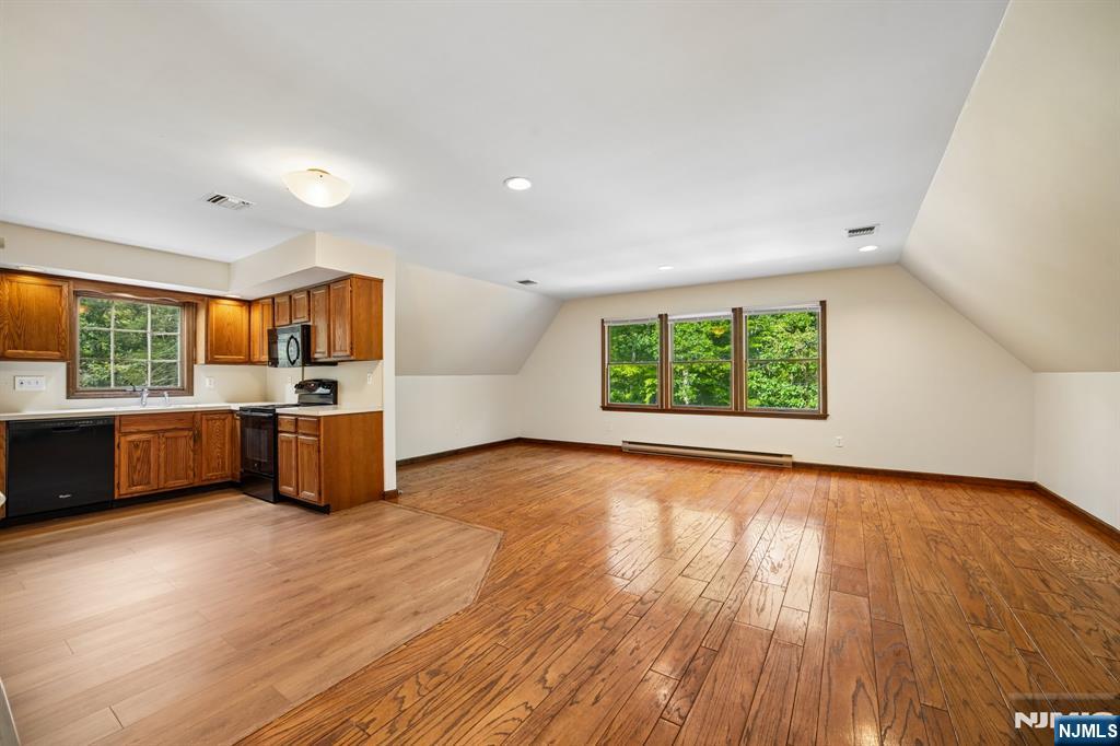 147 Kinnelon Road, Unit REDCARRIAGE Butler, NJ 07405 - Photo 6 of 20 Gallery Image 6