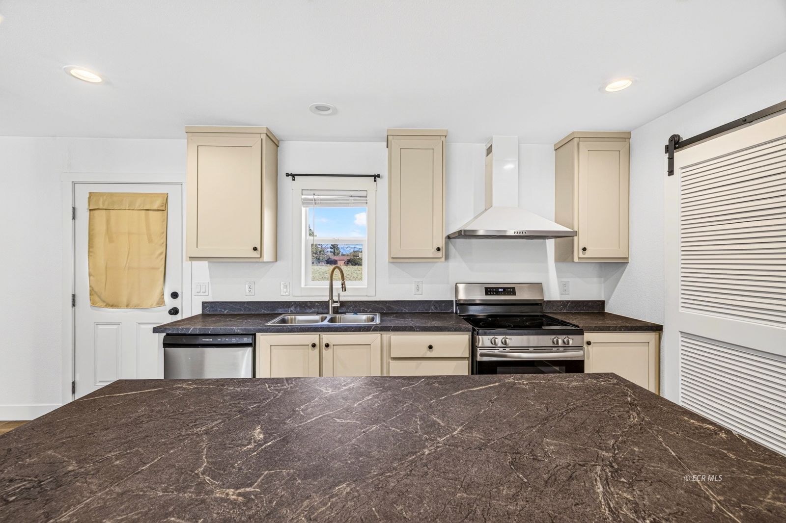 937 Spring Valley Parkway Spring Creek, NV 89815 - Photo 11 of 39