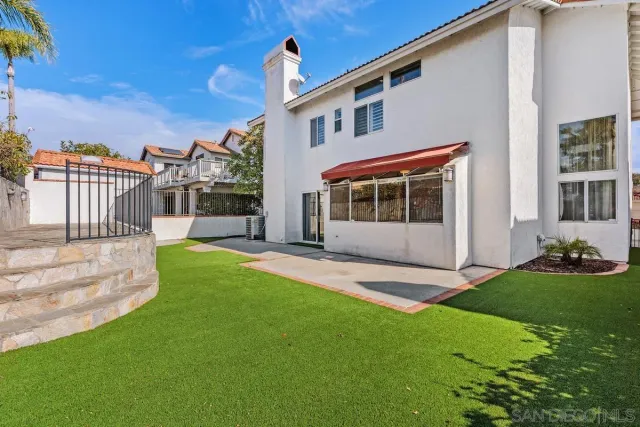a view of a house with backyard and porch