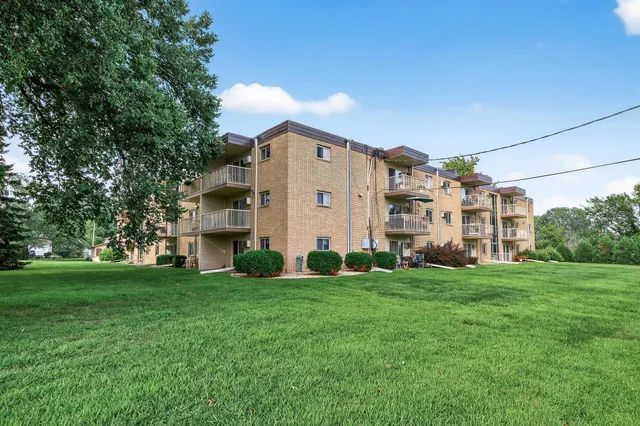 $97,500 | 3153 Old Highway 8, Unit 304, Roseville, MN 55418