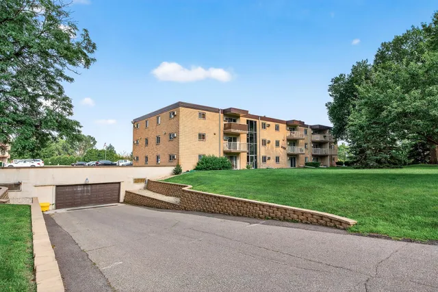 $97,500 | 3153 Old Highway 8, Unit 304, Roseville, MN 55418