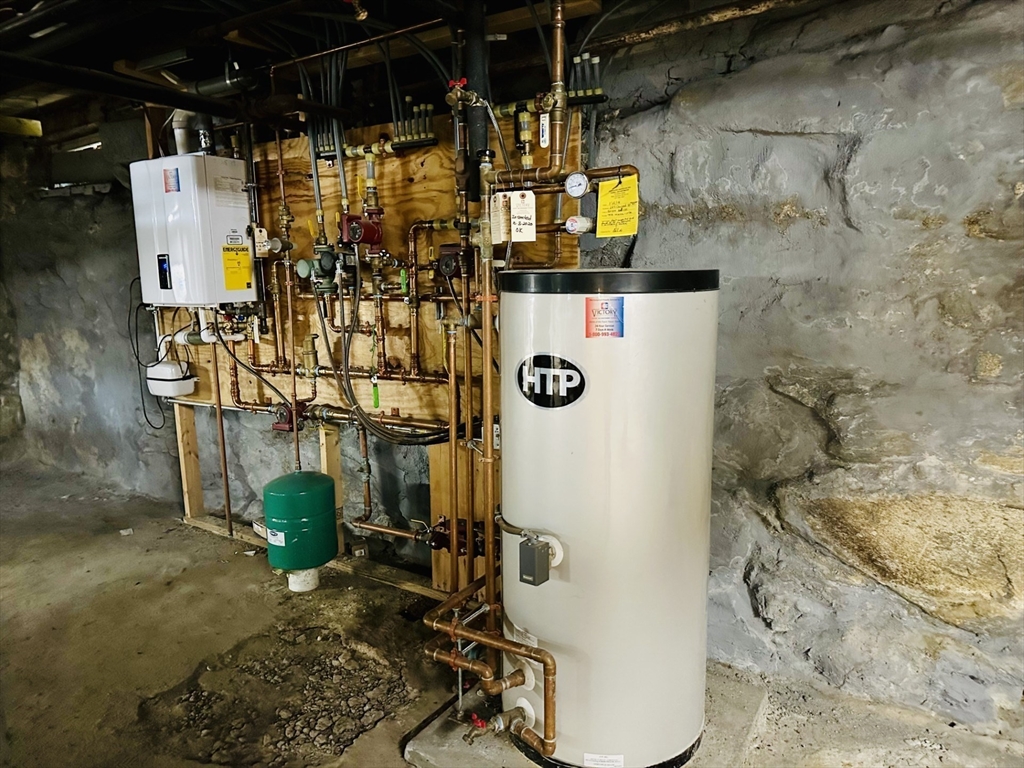 693 Concord Street Framingham, MA 01702 - Photo 16 of 19 a bathroom with a shower