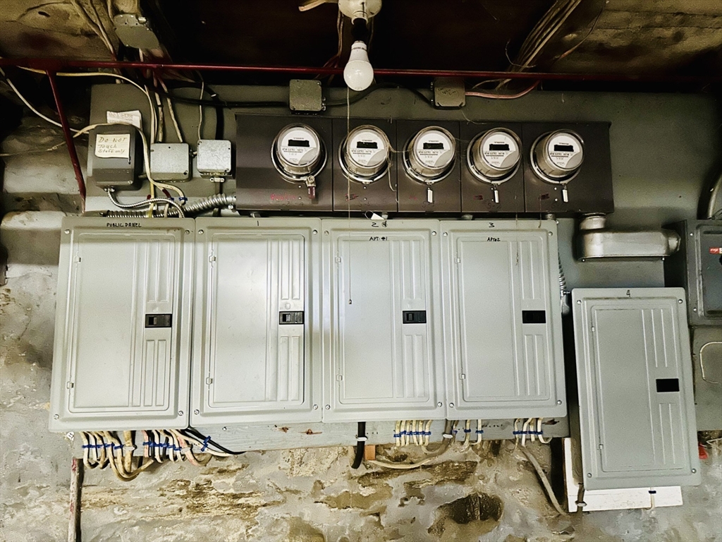 693 Concord Street Framingham, MA 01702 - Photo 17 of 19 a view of a hallway with entryway