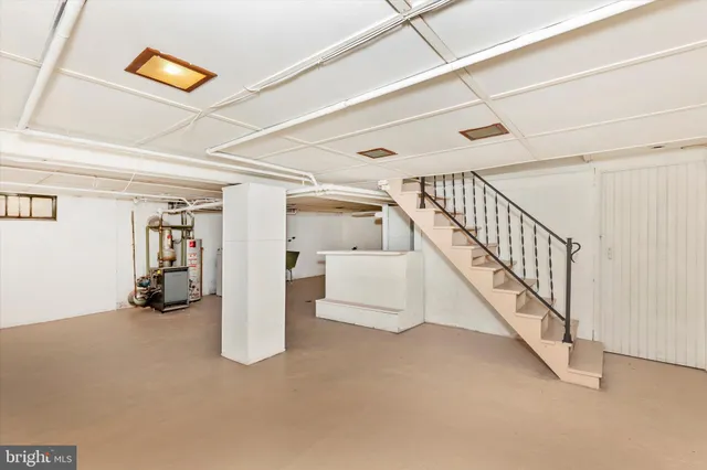 a view of a room with an empty space