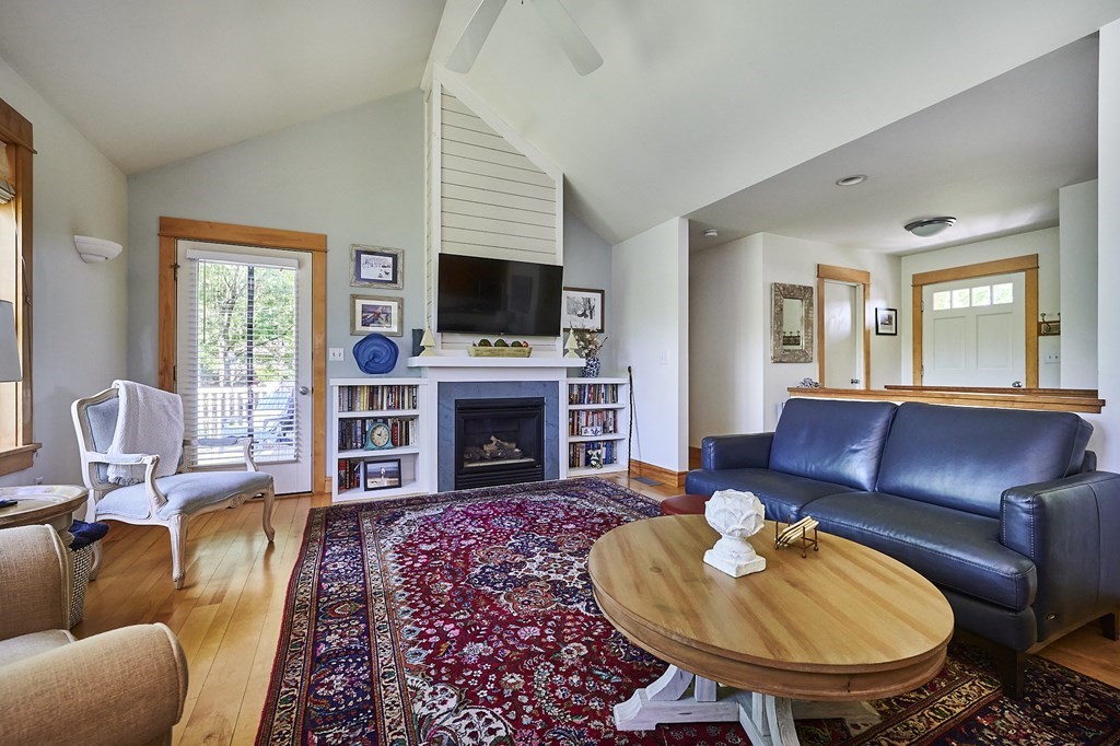 19 High Meadow Road Hadley, MA 01035 - Photo 4 of 38