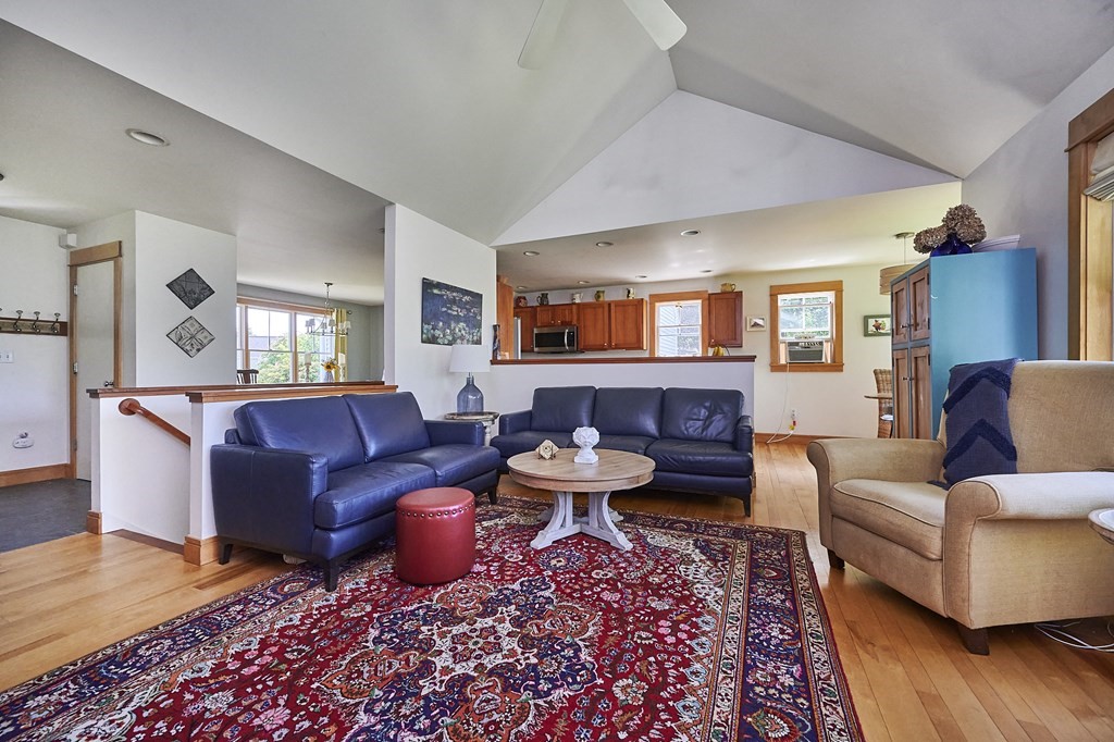 19 High Meadow Road Hadley, MA 01035 - Photo 5 of 38