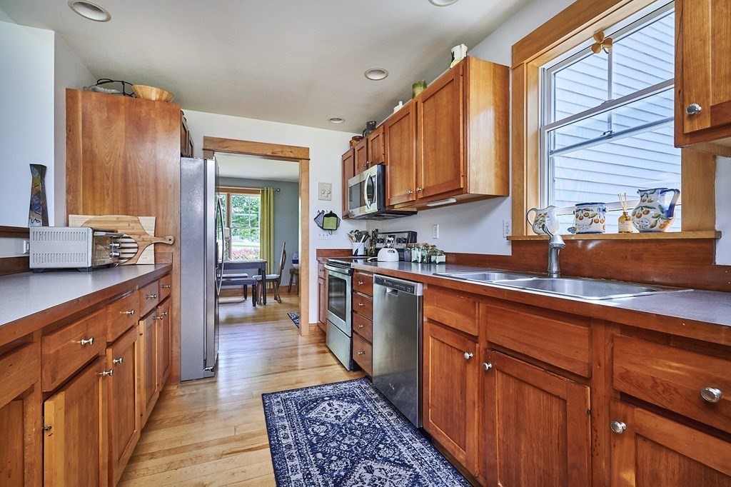 19 High Meadow Road Hadley, MA 01035 - Photo 9 of 38