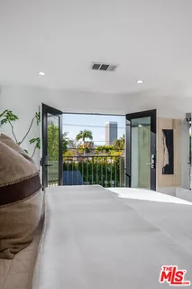 $3,499,000 | 935 South Burnside Avenue, Los Angeles, CA 90036