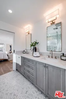 $3,499,000 | 935 South Burnside Avenue, Los Angeles, CA 90036