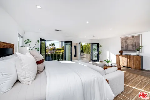 $3,499,000 | 935 South Burnside Avenue, Los Angeles, CA 90036