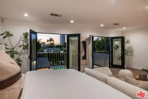 $3,499,000 | 935 South Burnside Avenue, Los Angeles, CA 90036